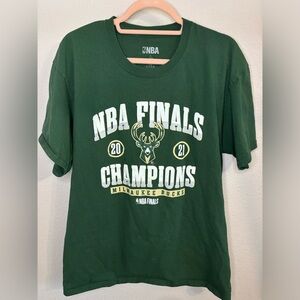 NBA Finals Champions 2021 Milwaukee Bucks green short sleeve T-shirt, men's L